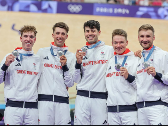 Ethan Hayter wins Silver in Olympic Team Pursuit